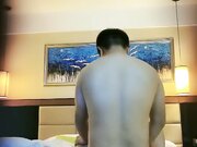 年轻小伙爱少妇 开个酒店包夜连干三次 精疲力尽上楼都要喘