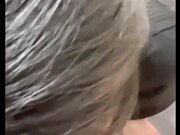 淫荡人妻打着电话操着逼