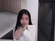 继母意识到了对他的感情并给了他有史以来最棒的性爱