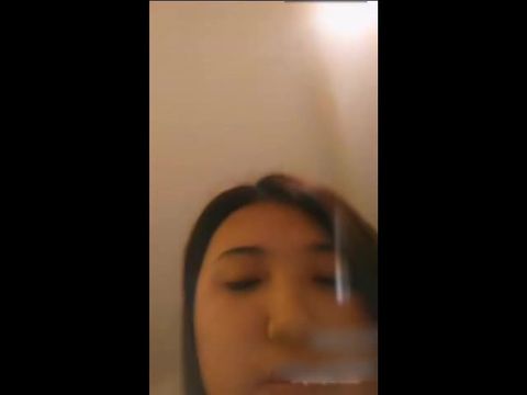 两个女主播一起约一个男粉丝要榨干他的鸡巴