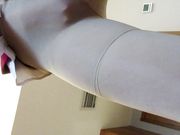 美丽的空姐脱了裤子穿肉丝自慰