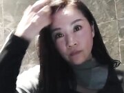 夜场淫乱盛宴 少妇约附近人 小伙相约 厕所撒尿直播 喊进来无套啪啪插骚穴好满足