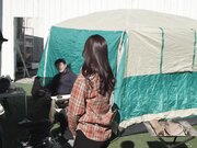 欲求不满的人妻与社区大叔们三天两夜的出轨中出2