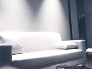 花招多又能干的中年男硬是把刚约到酒店的牛仔短裙性感美女折磨的快哭了