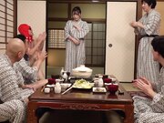 人妻职员沦为玩物 部门全员轮番侵犯的温泉之旅