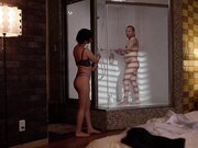 与年轻下属同住一室惨遭诱惑1