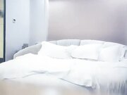 聊聊天舌吻调情，想要哥哥操你吗人肉打桩机操的妹子越想要