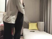 性感黑衣牛仔裤妹子啪啪，揉搓奶子舔弄近距离口交