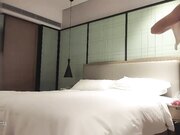 性感黑衣牛仔裤妹子啪啪，揉搓奶子舔弄近距离口交