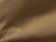 嫂子在厨房洗碗大哥还在门外就把嫂子拉进房间嫂子淫叫声太大差点被大哥发现