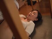 朋友母亲的无意识挑逗 浮空内衣2