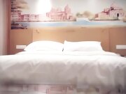 特写张开腿舔B，侧入后入啪啪表情陶醉