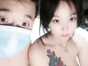 大一学生颜值不错纹身妹子和炮友啪啪 口交舔弄近距离特写粉穴自摸上位猛操