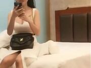 夜店搭讪的美女魔鬼身材带到宾馆被草