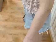 男房东艳遇记女房客少妇求助换灯泡竟不穿内裤露出勾引精虫上脑直接无套内射