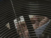 有着完美的乳房金发荡妇被大鸡巴一次又一次的无情撞击