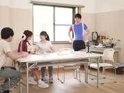 诱惑肢体接触 强行亲吻 跨坐式性爱1