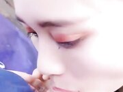 晨起公园锻炼搭讪性感连衣裙美女到路边小道打野战 路上人来人往女说 有人要来了