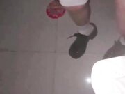 首次开发18岁白虎亲妹妹露出属性，小小年纪竞然如此胆大，无视电影院内监控，小嘴猛嗦我的鸡巴