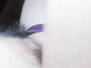 抠她骚穴淫水多多，大鸡巴无套插入多体位爆草高潮不断刺激，浪叫呻吟不止