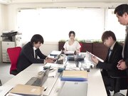 丰满人妻上司身着紧身裙无意识诱惑1