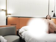 身材苗条胸非常挺软软的，穴紧水多叫床声超级骚