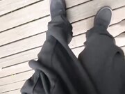 周末趁着老爸工地加班 带继母去山里偷情 户外操穴 地上有虫子抱起来狂插