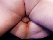 淫荡的骚货被大鸡巴操翻了骚穴 看起来骚逼非常享受大鸡巴在其中的快乐