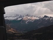 在山谷游玩时邂逅大鸡巴 我的两张嘴吃下了他的全部精液