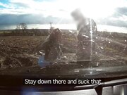 爱肛交的荡妇得到一个警察的鸡巴埋在她的屁股中勒索