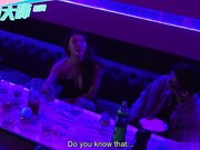 乐奈子搭讪游戏书呆子赢得挑战与可爱黑发女郎发生性关系