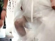 结婚纪念日影楼里4P两位淫妻助阵