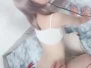 颜值不错的小娘子又被大哥草舒服了 全程露脸口活超级棒 温柔的舔弄大鸡巴