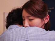 无能的早泄丈夫面前炫耀内射性爱2