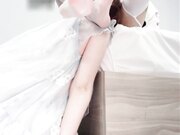 双马尾白丝姐妹花SM调教大戏舔脚羞辱踩踏喝尿