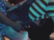 牛仔裤精神小妹不住的勾引我必须用大鸡巴给她一点教训