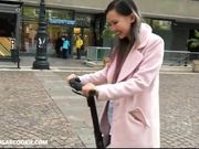 华裔姐妹花给洋干爹锥形包皮鸡巴草