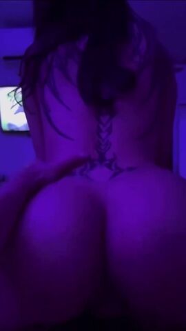 极品露脸推特女神 在男友身上摆动着淫荡的身躯
