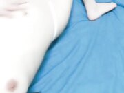 兄妹乱伦 娃娃脸萝莉妹妹 娇小身材舔奶一顿揉 按住双腿爆操无毛骚穴