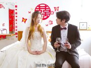 櫻櫻淫荡新娘婚礼派对在丈夫旁边被操了