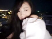 玩弄女友野外羞耻放尿