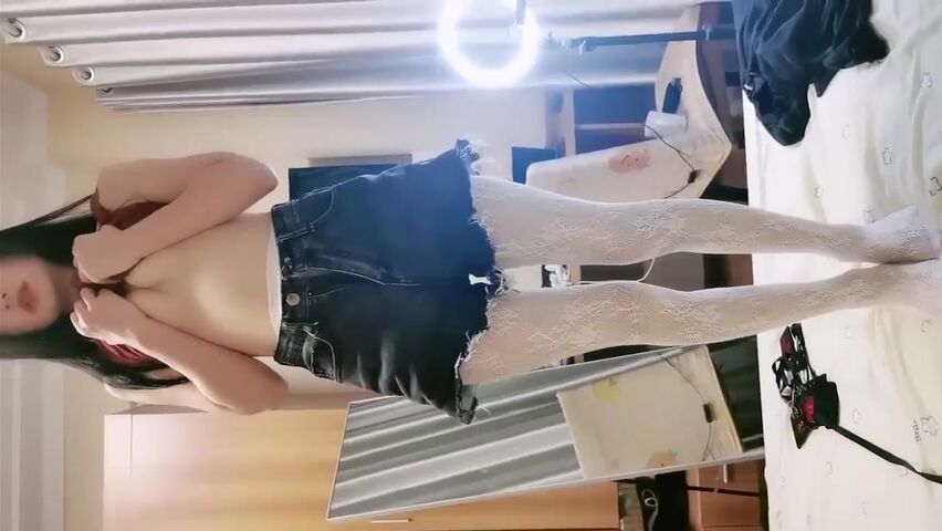 大二学舞蹈长腿美女黑色网袜抽插 妹子满脸享受