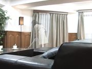 发骚丈母娘家中勾引 含着我的巨屌不停吞吐