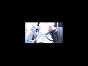 超卡哇伊网红美少女三寸萝莉深夜公交车黑丝道具紫薇诱惑对面大叔