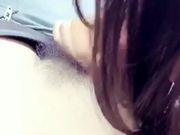 胆真肥美女主播大白天直接把车停在路边给司机舔鸡巴露出