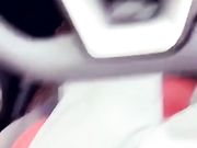 胆真肥美女主播大白天直接把车停在路边给司机舔鸡巴露出