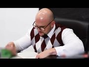 几个极品美女学妹上课时勾引光头教授研究美屄