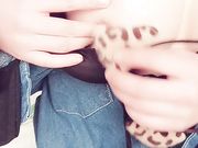 黑色胸罩里的巨乳诱惑