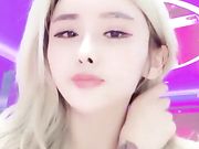 花臂纹身妹大秀起来一点也不害羞,骚得让人想按在床上爆操