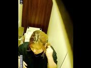 经典厕所偷拍还有外国小姐姐,狼友们有福了